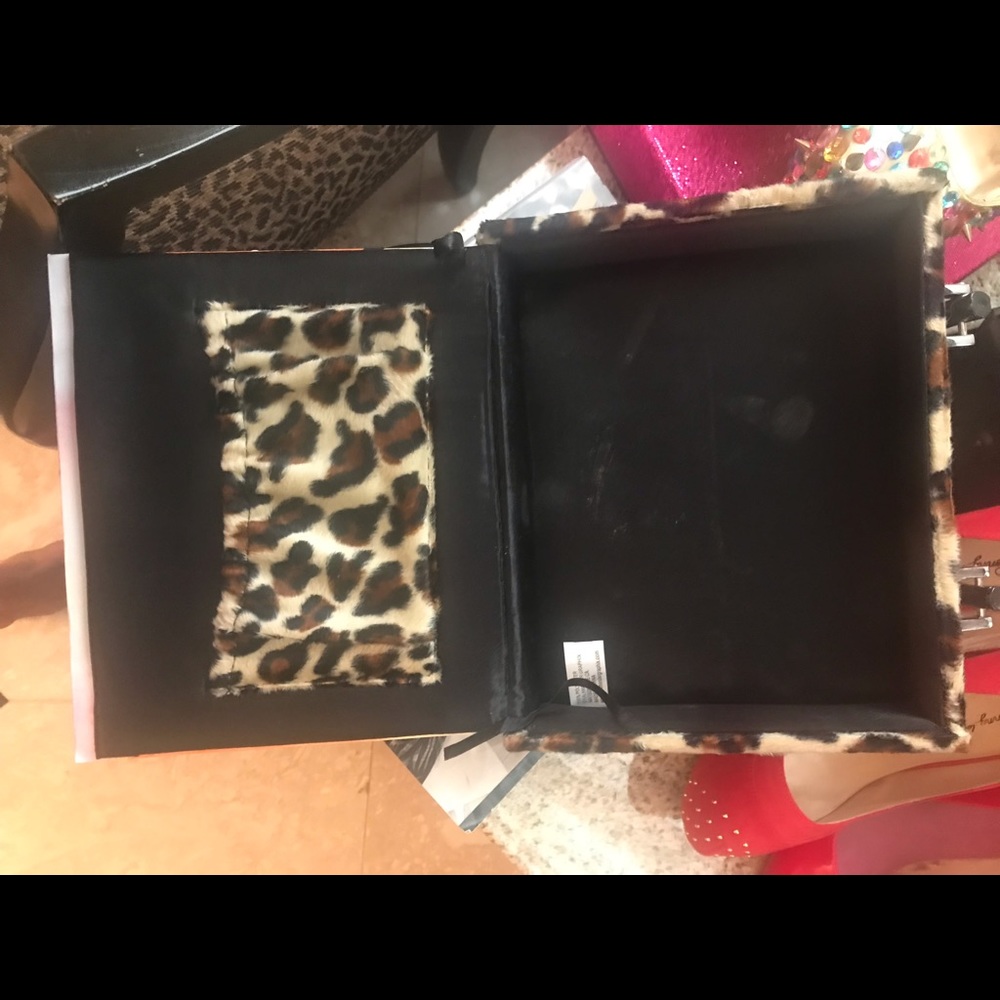 Handbag - Picture 2 of 2